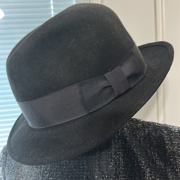 Beautiful Black Royal Felt Hat - Picture 1 of 11
